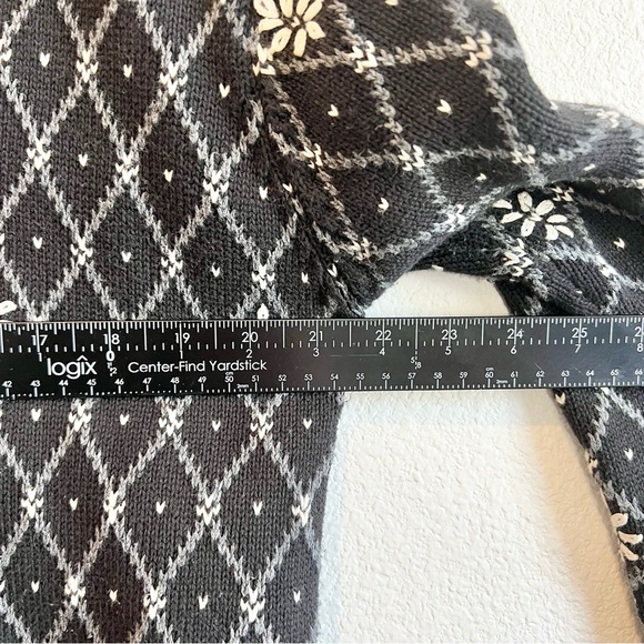 TALBOTS Women’s Black Knit Nordic Snowflake Sweater Cardigan fair isle winter M - Picture 7 of 10
